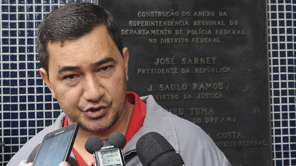 O policial militar João Dias Ferreira, delator de suposto esquema de corrupção no programa Segundo Tempo, do Ministério do Esporte, depõe na Polícia Federal