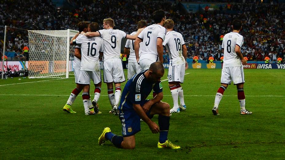 Jogadores da Alemanha comemoram gol no segundo tempo da prorrogação no jogo contra a Argentina, na final da Copa do Mundo no Maracanã, no Rio