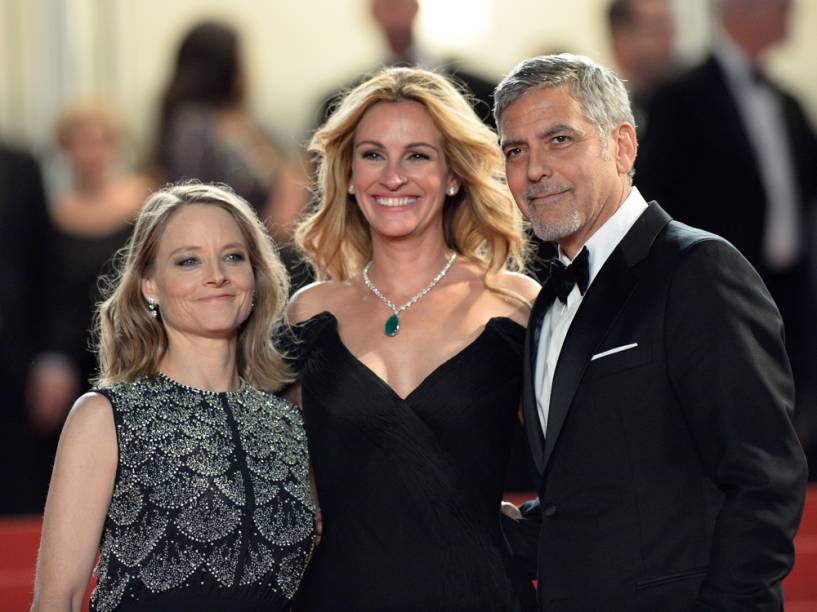 Jodie Foster e os atores Julia Roberts e George Clooney na première de Jogo do Dinheiro, no Festival de Cannes 2016