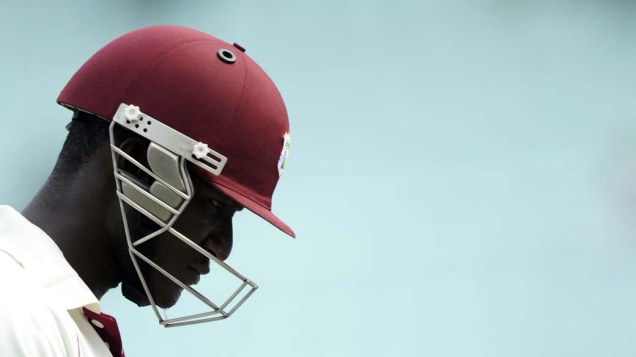 O capitão de time de críquete Darren Sammy após derrota em Calcutá, Índia
