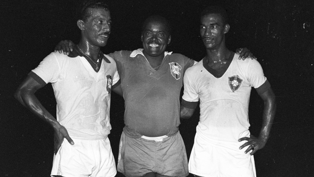 Leônidas da Silva (centro), Zizinho (à esq.) e Didi, em 1957