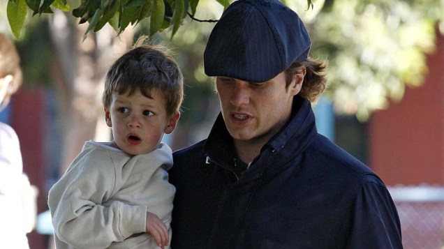 Tom Brady e seu filho John Edward Thomas nascido durante seu relacionamento com Bridget Moynahan em Santa Monica, Estados Unidos