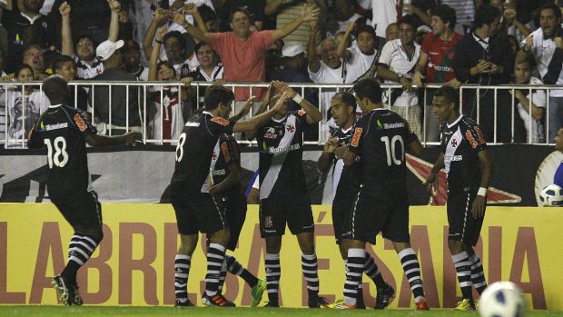 Jogadores do Vasco comemoram vitória sobre o Avaí