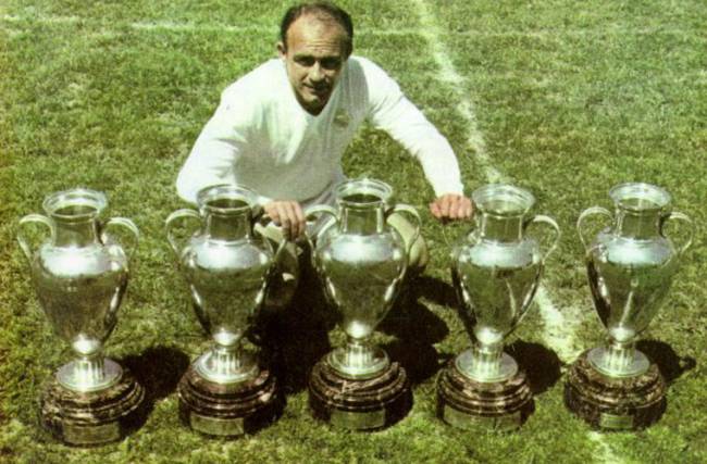 Considero um dos melhores jogadores da Argentina, Di Stefano nunca participou de uma copa do mundo.