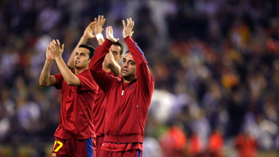 Jogadores do Barcelona momentos antes da final da Copa do Rei entre Barcelona e Real Madrid, no Estádio Mestalla em Valência