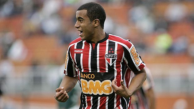 Jogando pelo São Paulo, Lucas marcou 4 gols no Campeonato Brasileiro 2010