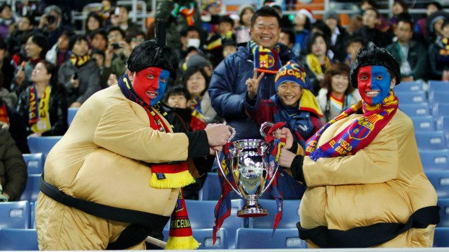 Torcedores na semifinal do Mundial de Clubes entre Barcelona e Al Sadd no Japão
