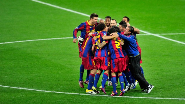 Jogadores do Barcelona comemoram a vitória na final da UEFA Champions League, em Londres