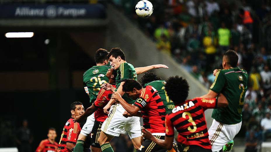 Lance da partida entre Palmeiras e Sport, durante inauguração da Arena Palmeiras, em São Paulo