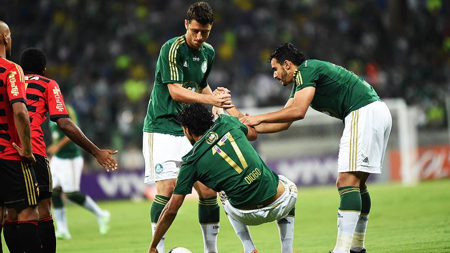 Jogadores do Palmeiras, durante partida contra o Sport, no novo estádio em São Paulo