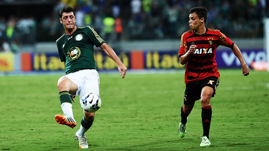 Lance da partida entre Palmeiras e Sport, durante inauguração da Arena Palmeiras, em São Paulo