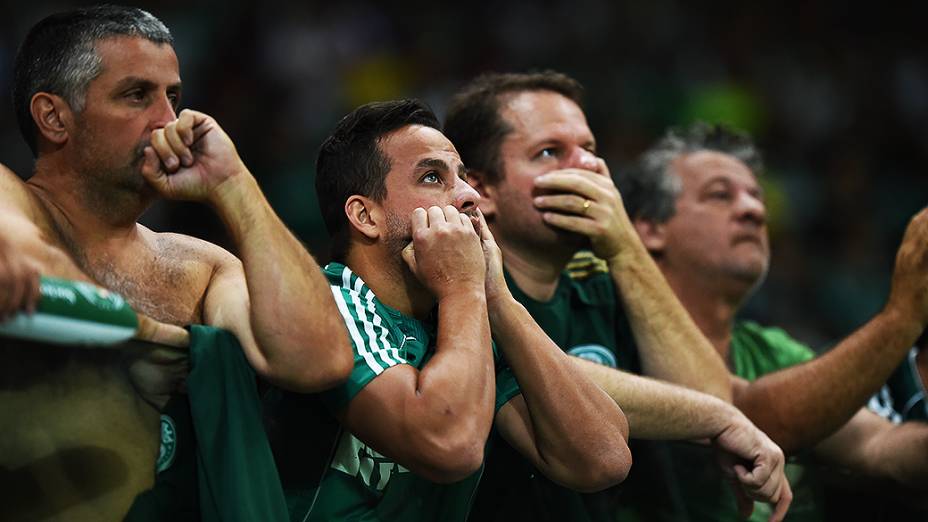 Palmeirenses lamentam derrota por 2 x 0 contra o Sport, no jogo de inauguração do novo estádio, nesta quarta-feira (19), em São Paulo