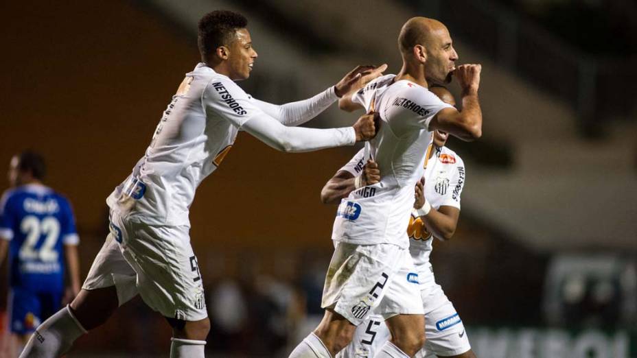 Jogadores comemoram durante jogo do Santos contra o Universidad del Chile
