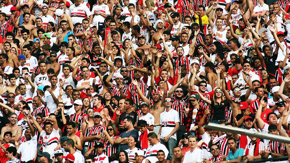 Torcida antes da partida entre São Paulo e Fluminense, no estádio do Morumbi