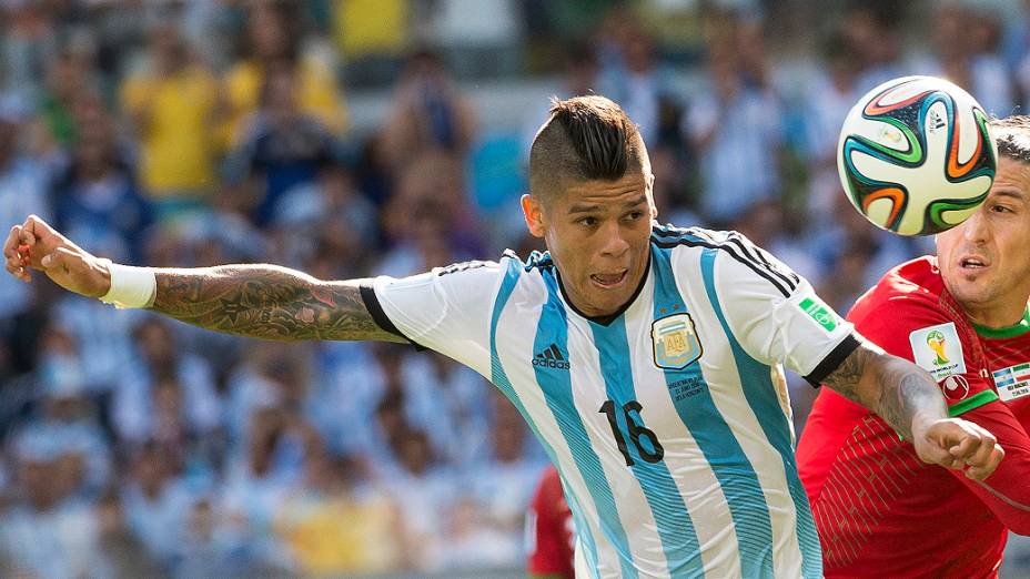 Marcos Rojo, da Argentina, durante o jogo contra o Irã no Mineirão, em Belo Horizonte