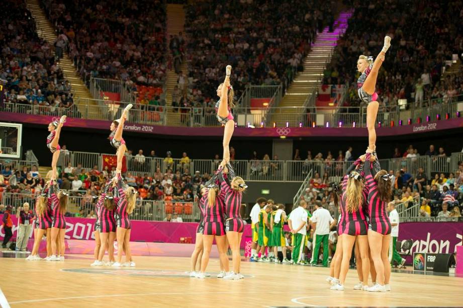 Cheerleaders no basquete olímpico