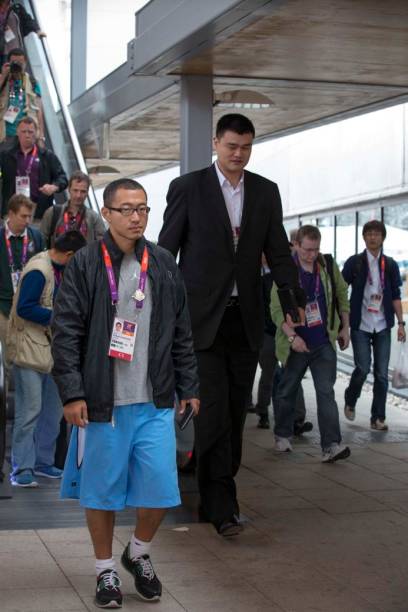 O ex-jogador de basquete chinês Yao Ming no centro de imprensa do Parque Olímpico