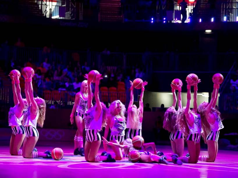 Cheerleaders no basquete olímpico