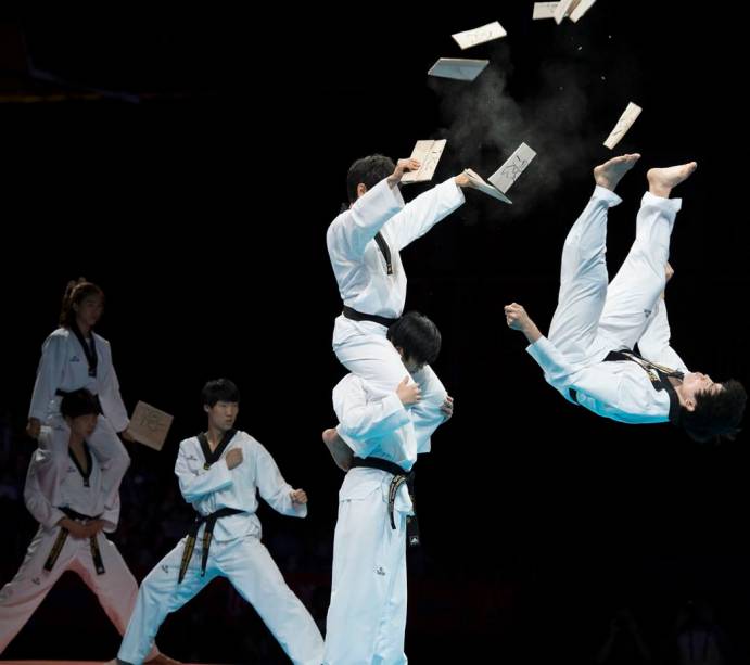 Apresentação de luta marcial no taekwondo olímpico