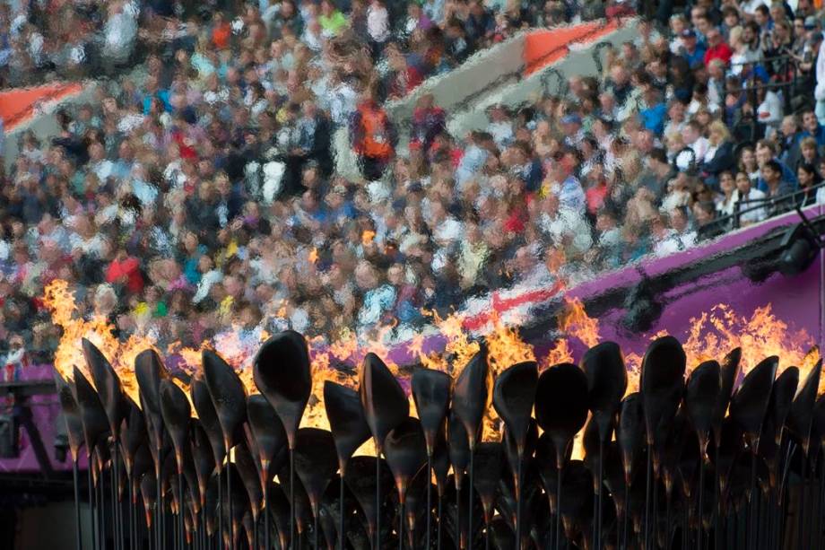 A pira olímpica no estádio de Londres