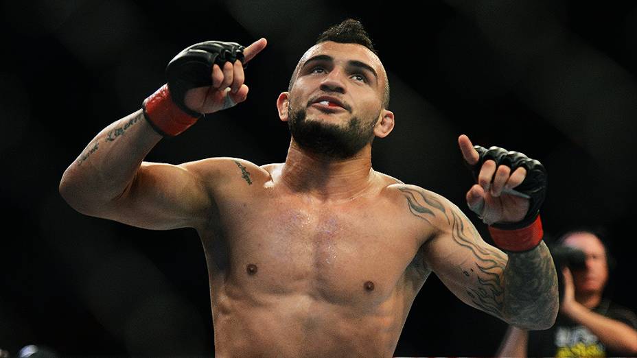 O brasileiro John Lineker venceu José Maria no UFC Rio 4, em agosto de 2013