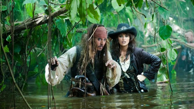 Johnny Depp e Penélope Cruz em Piratas do Caribe 4