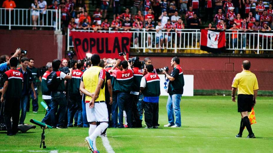 Partida entre Joinville x Portuguesa, válida pela 1ª rodada do Brasileirão da Série B, no estádio Arena Joinville, em Joinville (SC), nesta sexta-feira (18)