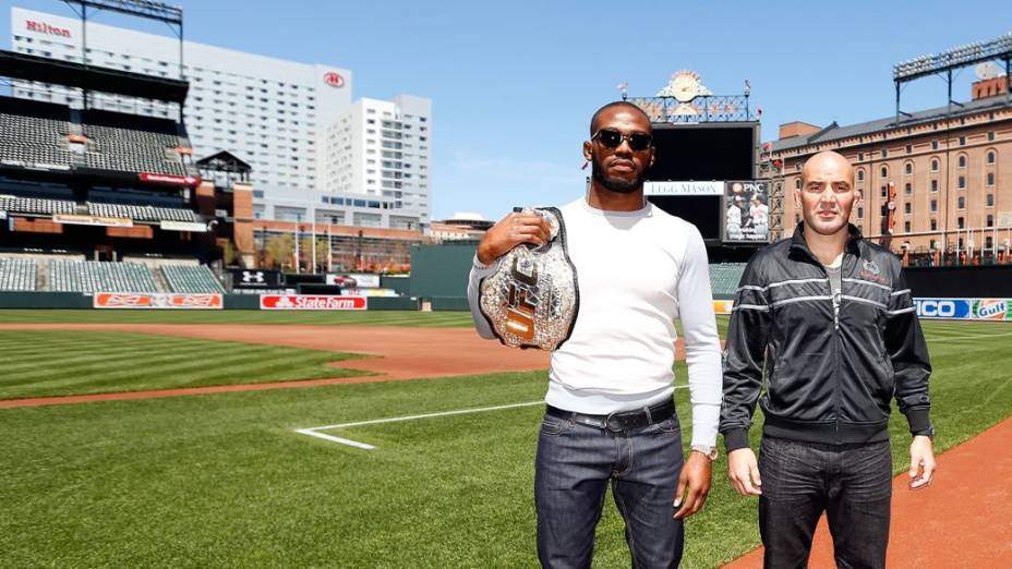 Jon Jones e Glover Teixeira, em Baltimore, antes do UFC 172