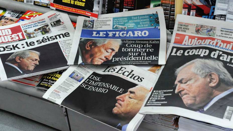 Em Bordeaux, França, jornais noticiam a situação de Dominique Strauss-Kahn, diretor-gerente do FMI, que continuará em prisão preventiva em Nova York. Strauss-Kahn é acusado de ato sexual criminoso, cárcere privado e tentativa de estupro contra uma funcionária de um hotel