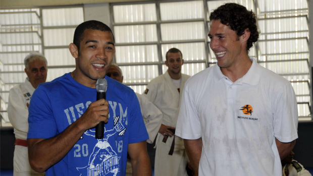 O campeão dos pesos pena José Aldo participou da cerimônia ao lado do ex-judoca Flávio Canto, idealizador do projeto