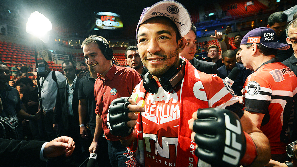 O brasileiro José Aldo vence o coreano Chan Sung Jung no Ultimate Fighting que volta ao Rio de Janeiro (RJ), para o evento UFC 163, ou simplesmente UFC Rio 4
