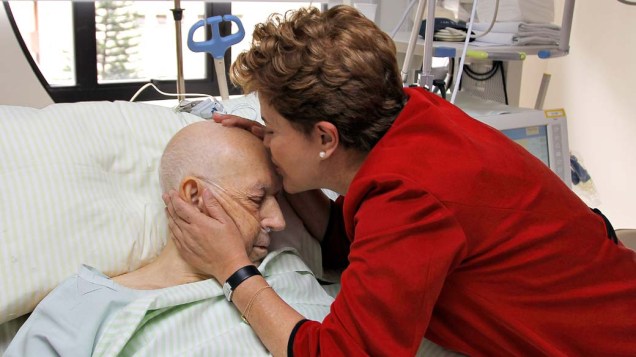José Alencar e Dilma Rousseff em hospital em São Paulo