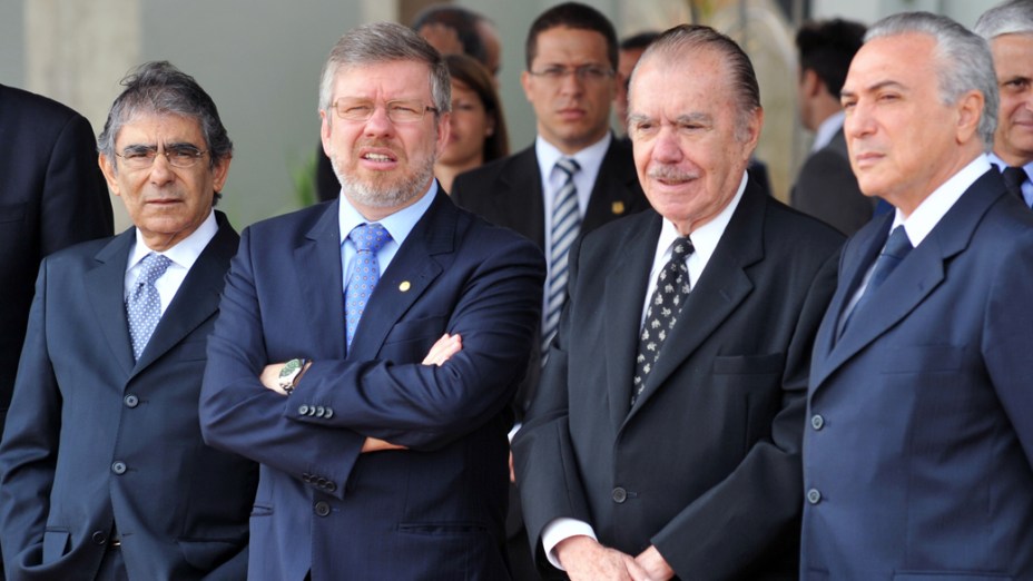 Corpo de Alencar chega ao Planalto, onde será velado