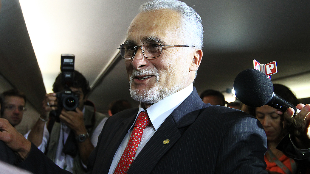 José Genoino: desfaçatez e descaso com a opinião pública