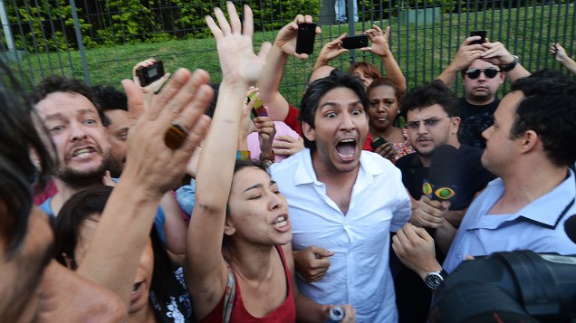 Partidários de José Genoino, protestam contra a prisão do ex-deputado, em São Paulo
