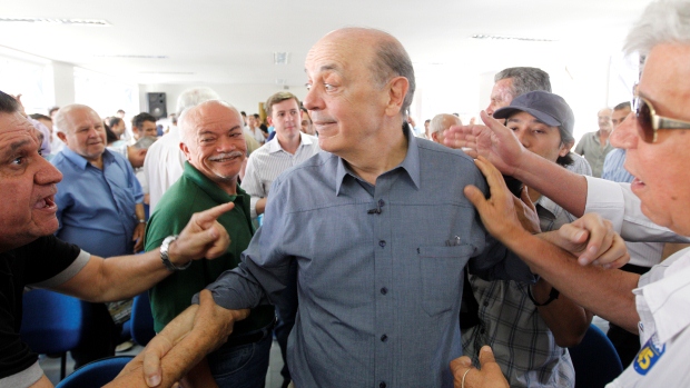 O candidato do PSDB José Serra em encontro com taxistas