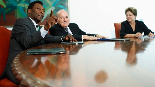 Pelé, Joseph Blatter e Dilma Rousseff na reunião desta sexta-feira sobre a Copa de 2014