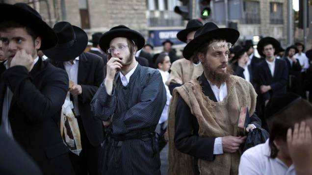 Judeus ultra-ortodoxos em protesto contra a Parada Gay em Jerusalém