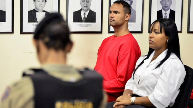 Bruno e Dayanne Rodrigues do Carmo na sala de audiência do Fórum de Contagem, Minas Gerais durante o julgamento sobre o assassinato de Eliza Samudio