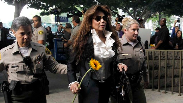 La Toya Jackson chega para o primeiro dia do julgamento do médico Conrad Murray, pela morte de Michael Jackson, em Los Angeles