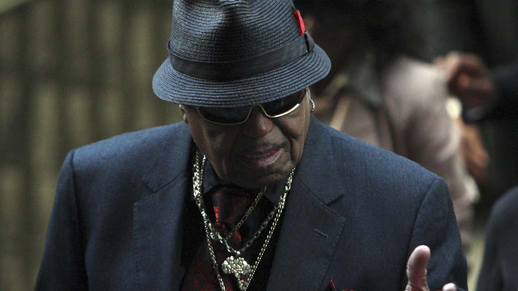 Joe Jackson chega para o primeiro dia do julgamento do médico Conrad Murray, pela morte de Michael Jackson, em Los Angeles