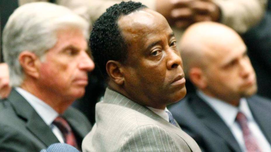 O médico Conrad Murray após a leitura do veredicto no seu julgamento, que o declarou culpado pela morte de Michael Jackson, em Los Angeles