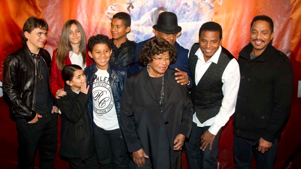 Família de Michael Jackson durante lançamento do espetáculo em sua homenagem no Cirque du Solei, em Montreal, no Canadá