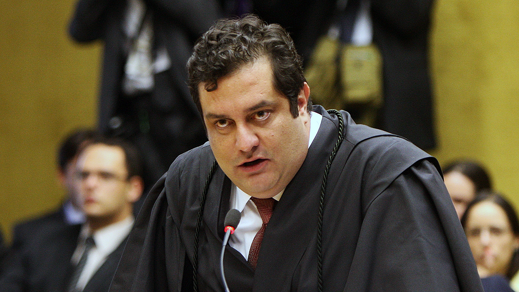 O advogado Luiz Fernando Pacheco, defensor de José Genoíno, investigado pela PF a pedido de Joaquim Barbosa