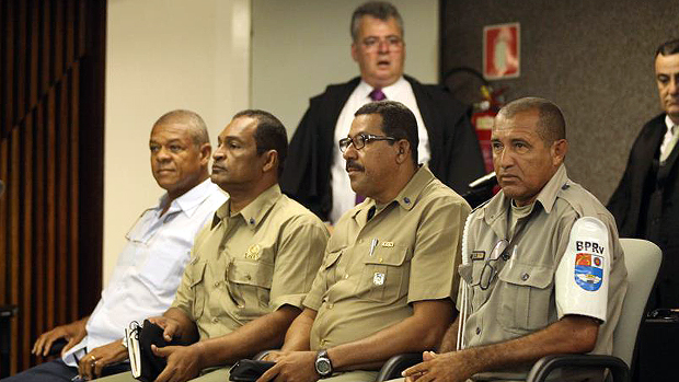 Réus José Geraldo, Reinaldo Correia, Adeildo Costa e Josemar Faustino dos Santos acompanham julgamento