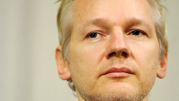Julian Assange: jornalistas escrevem biografia do fundador do WikiLeaks