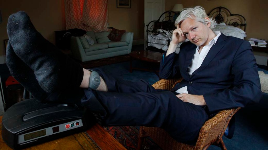 Julian Assange durante sua prisão domiciliar na Inglaterra