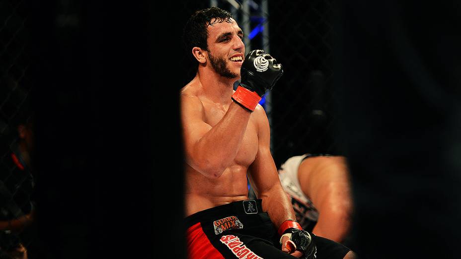 Elias Silvério comemorou sua vitória durante o Jungle Fight 42, no Pacaembu em São Paulo