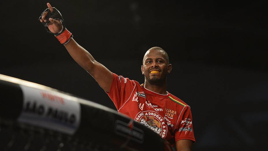 Edmilson "Kevin" comemorou sua vitória durante o Jungle Fight 42, no Pacaembu em São Paulo