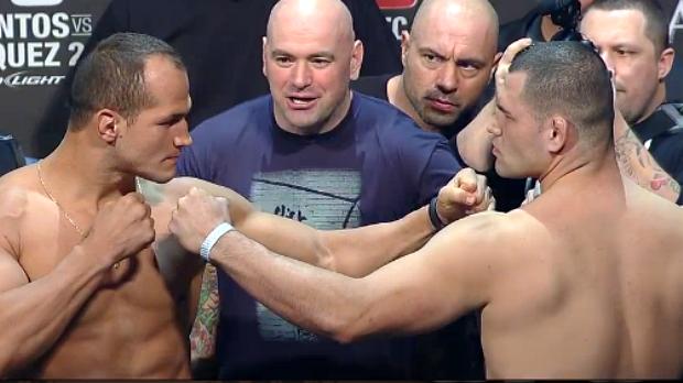 Júnior Cigano e Cain Velasquez na pesagem para o UFC 155